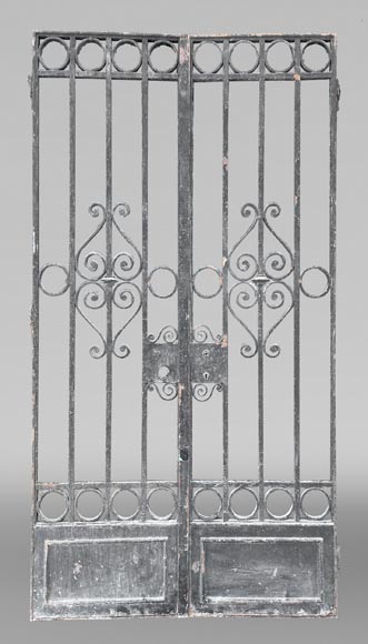 Pair of double-leaf gates in cast iron, with its frame Pair of double-leaf gates in cast iron, with its frame-2