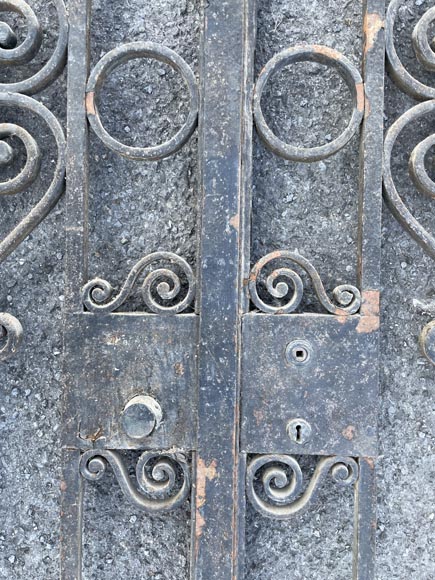 Pair of double-leaf gates in cast iron, with its frame Pair of double-leaf gates in cast iron, with its frame-5
