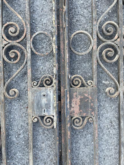 Pair of double-leaf gates in cast iron, with its frame Pair of double-leaf gates in cast iron, with its frame-7