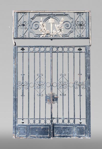 Cast iron double-leaf gate – Louis XVI style decoration with gilded torch Cast iron double-leaf gate – Louis XVI style decoration with gilded torch-0