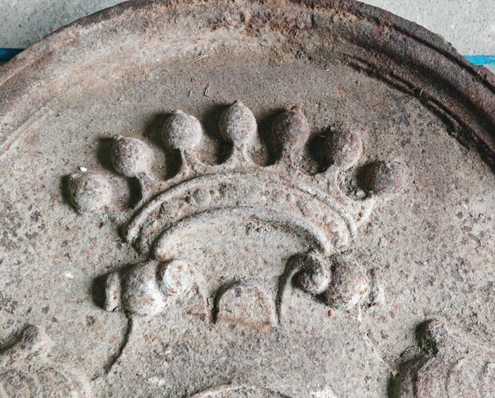 Large fireback with coat of arms dated 1709 Large fireback with coat of arms dated 1709-2