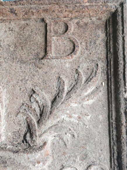 Large fireback with coat of arms dated 1709 Large fireback with coat of arms dated 1709-4