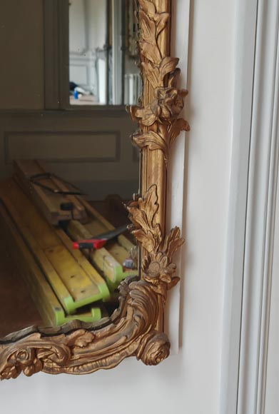 Pair of Napoleon III style mirrors decorated with garlands of flowers Pair of Napoleon III style mirrors decorated with garlands of flowers-4