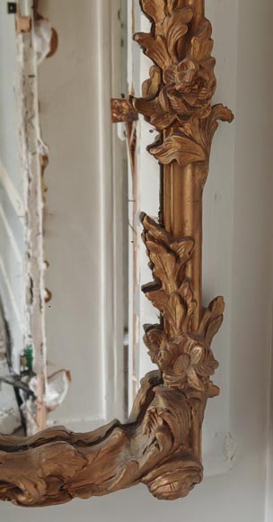 Pair of Napoleon III style mirrors decorated with garlands of flowers Pair of Napoleon III style mirrors decorated with garlands of flowers-10