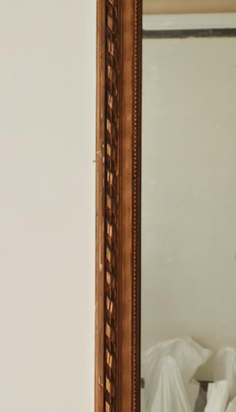 Louis XVI style gilded trumeau with rounded top decorated with an openwork wreath of flowers Louis XVI style gilded trumeau with rounded top decorated with an openwork wreath of flowers-3