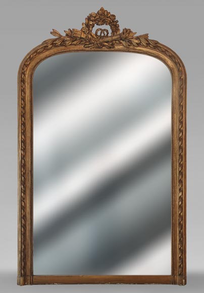 Louis XVI style gilded trumeau with rounded top decorated with a wreath of flowers Louis XVI style gilded trumeau with rounded top decorated with a wreath of flowers-0