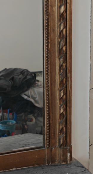 Louis XVI style gilded trumeau with rounded top decorated with a wreath of flowers Louis XVI style gilded trumeau with rounded top decorated with a wreath of flowers-4