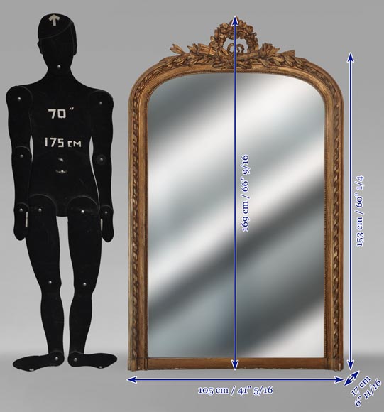 Louis XVI style gilded trumeau with rounded top decorated with a wreath of flowers Louis XVI style gilded trumeau with rounded top decorated with a wreath of flowers-5