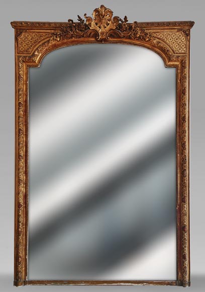 Large Regence style gilded trumeau adorned with an openwork shell Large Regence style gilded trumeau adorned with an openwork shell-0