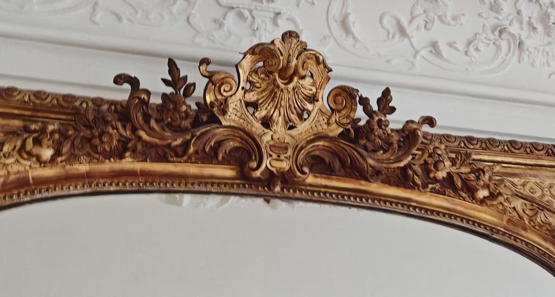 Large Regence style gilded trumeau adorned with an openwork shell Large Regence style gilded trumeau adorned with an openwork shell-2