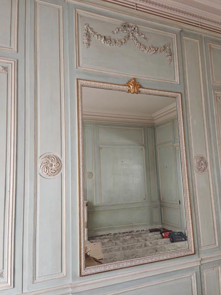 Napoleon III style mirror in carved wood decorated with a garland of flowers Napoleon III style mirror in carved wood decorated with a garland of flowers-1