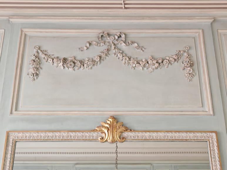 Napoleon III style mirror in carved wood decorated with a garland of flowers Napoleon III style mirror in carved wood decorated with a garland of flowers-2