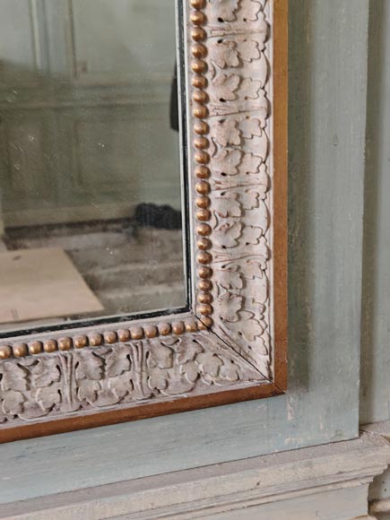 Napoleon III style mirror in carved wood decorated with a garland of flowers Napoleon III style mirror in carved wood decorated with a garland of flowers-9