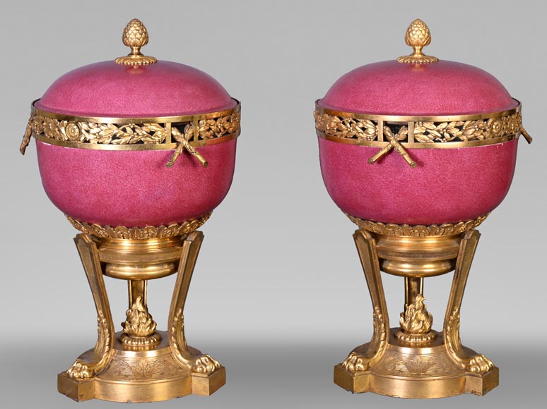 Escalier de CRISTAL (in the spirit of), Pair of pink porcelain potpourris, 19th century-0
