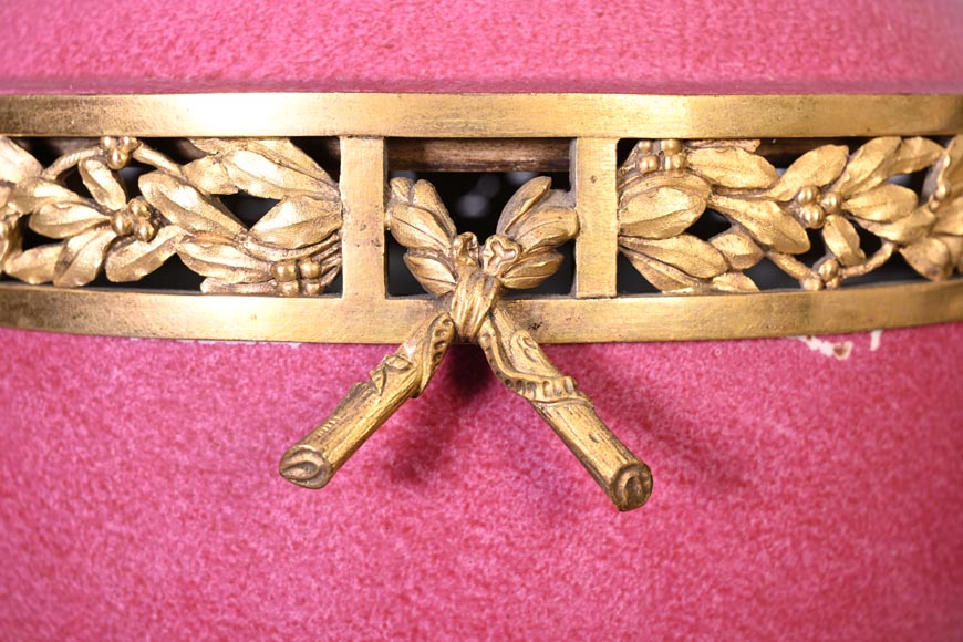 Escalier de CRISTAL (in the spirit of), Pair of pink porcelain potpourris, 19th century-6