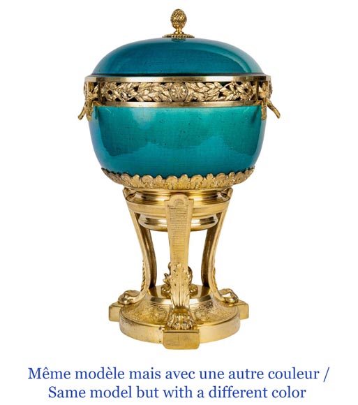 Escalier de CRISTAL (in the spirit of), Pair of pink porcelain potpourris, 19th century-14