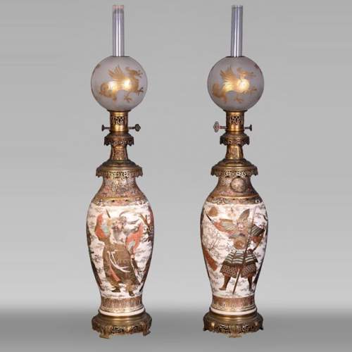 Pair of Oil Lamps in Satsuma Faience with Baccarat Opaline Globes – Second Half of the 19th Century