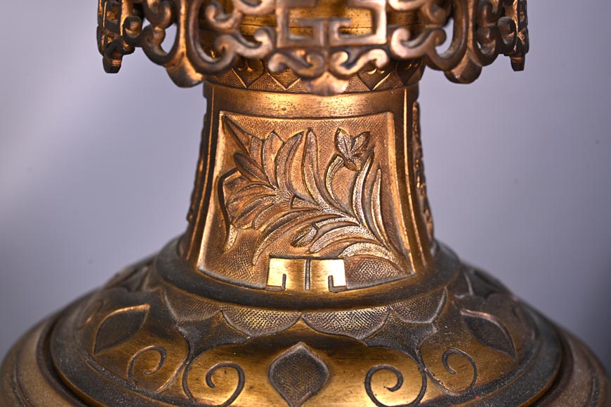 Pair of Oil Lamps in Satsuma Faience with Baccarat Opaline Globes – Second Half of the 19th Century-3