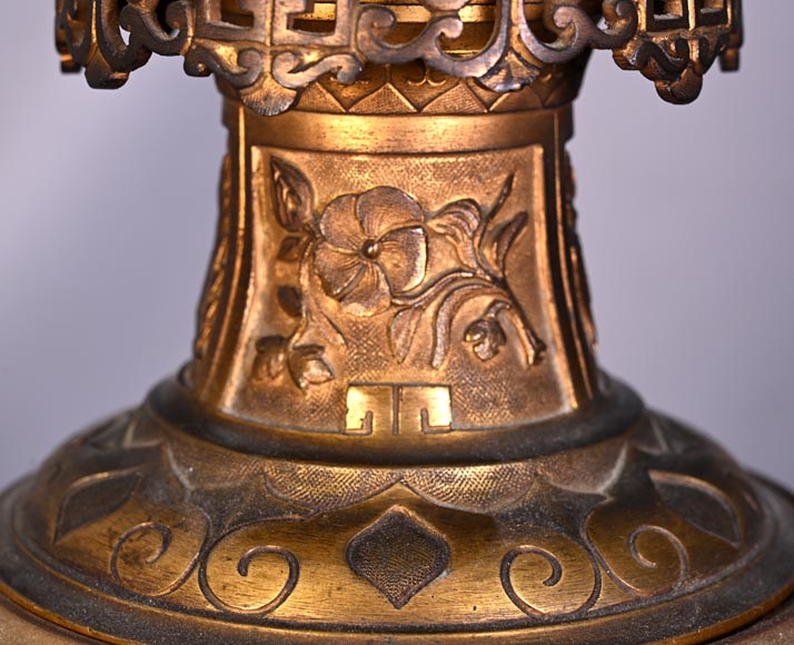 Pair of Oil Lamps in Satsuma Faience with Baccarat Opaline Globes – Second Half of the 19th Century-4