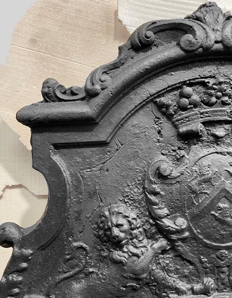 Important 18th-Century Cast Iron Fireback with the Arms of the Chevron-Villette Family Important 18th-Century Cast Iron Fireback with the Arms of the Chevron-Villette Family-1