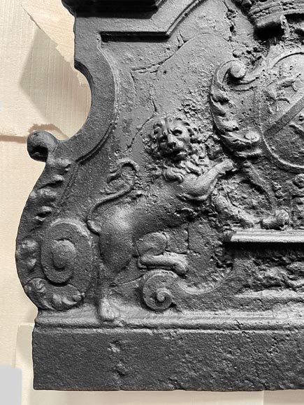 Important 18th-Century Cast Iron Fireback with the Arms of the Chevron-Villette Family Important 18th-Century Cast Iron Fireback with the Arms of the Chevron-Villette Family-2