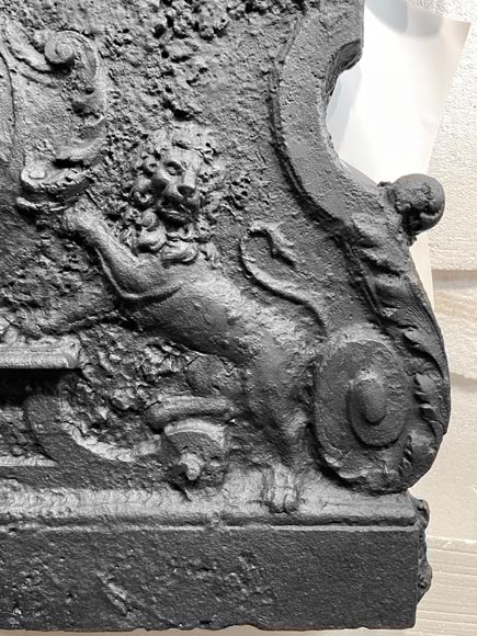 Important 18th-Century Cast Iron Fireback with the Arms of the Chevron-Villette Family Important 18th-Century Cast Iron Fireback with the Arms of the Chevron-Villette Family-6
