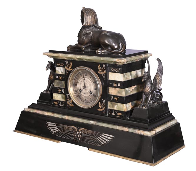 Egyptian Revival mantel garniture in black marble, green onyx, and gilt bronze-2