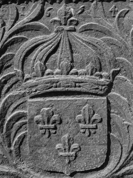  Fireplace plate with the coat of arms of France, dated 1654-1