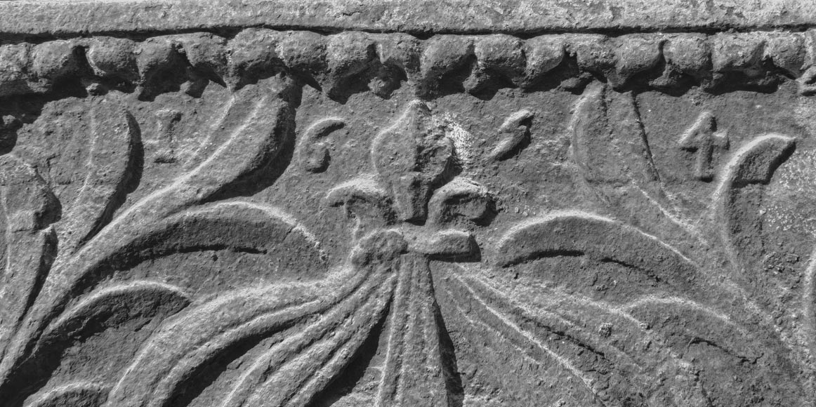  Fireplace plate with the coat of arms of France, dated 1654-2