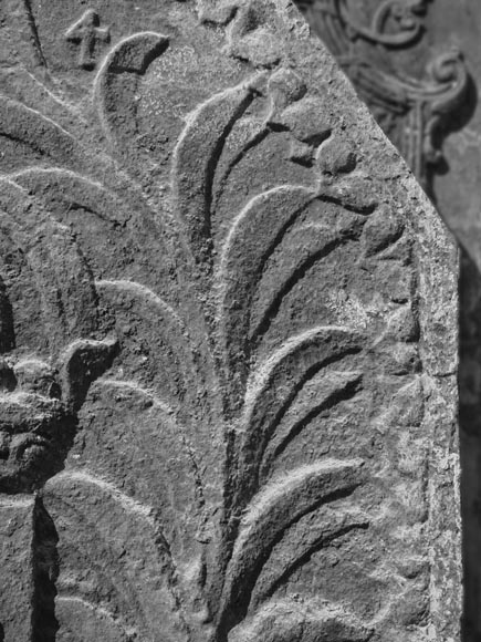 Fireplace plate with the coat of arms of France, dated 1654-4