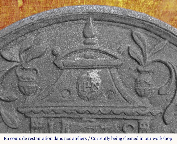  Cast iron fireback in a semicircle, dated 1623-1