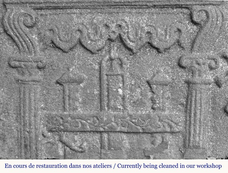  Cast iron fireback in a semicircle, dated 1623-3