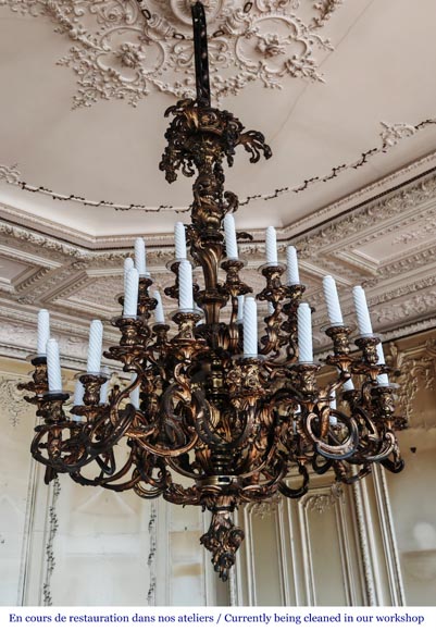 Important Louis XV style chandelier with 36 lights, in gilt bronze Important Louis XV style chandelier with 36 lights, in gilt bronze-1