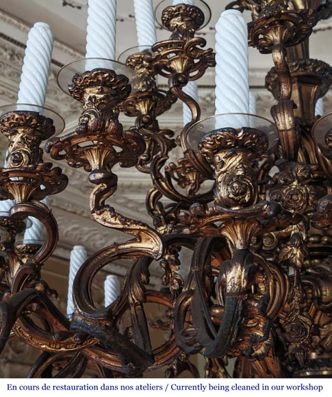 Important Louis XV style chandelier with 36 lights, in gilt bronze Important Louis XV style chandelier with 36 lights, in gilt bronze-5