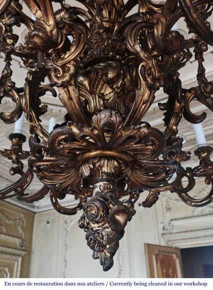 Important Louis XV style chandelier with 36 lights, in gilt bronze Important Louis XV style chandelier with 36 lights, in gilt bronze-8
