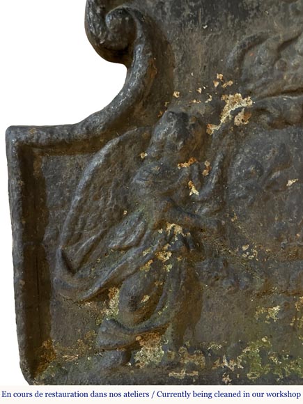 Fireback framed by angels bearing the arms of France Fireback framed by angels bearing the arms of France-2