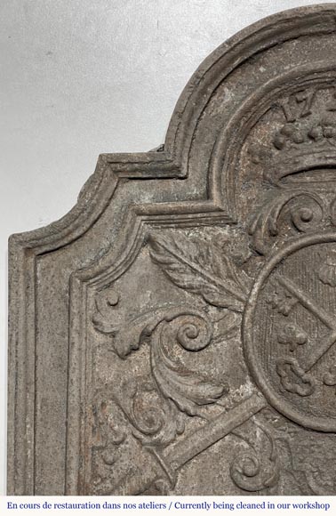 Fireback dated 1726, with the arms of Robin de La Tremblaye Fireback dated 1726, with the arms of Robin de La Tremblaye-3