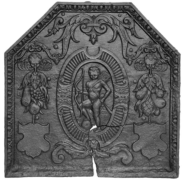 Louis XVI period fireplace plaque decorated with Cupid in a medallion-0