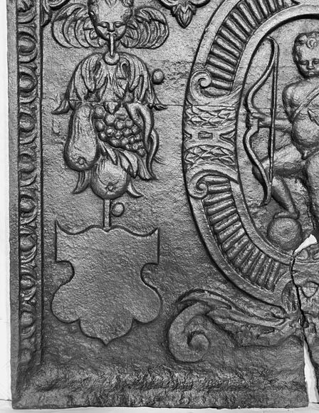 Louis XVI period fireplace plaque decorated with Cupid in a medallion-2