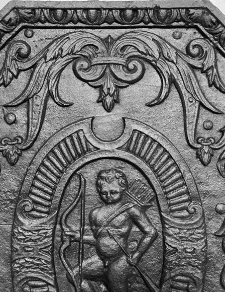 Louis XVI period fireplace plaque decorated with Cupid in a medallion-3