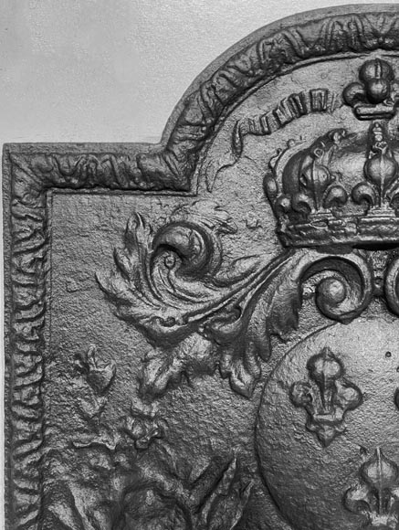 Fireplace plaque with the arms of France and cornucopia-1