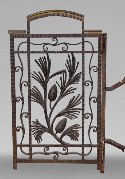 Wrought-iron fireplace spark guard with pine branch decoration, 1930s Wrought-iron fireplace spark guard with pine branch decoration, 1930s-2