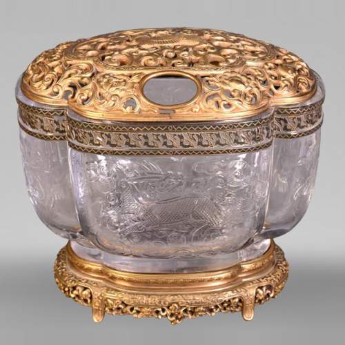L’Escalier de Cristal (attributed to) Quadrilobed covered bowl with stand, crystal and gilt bronze