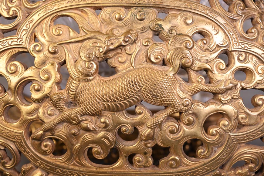 L’Escalier de Cristal (attributed to) Quadrilobed covered bowl with stand, crystal and gilt bronze L’Escalier de Cristal (attributed to) Quadrilobed covered bowl with stand, crystal and gilt bronze-3