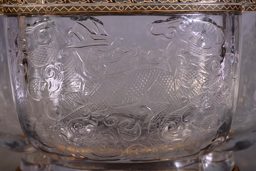 L’Escalier de Cristal (attributed to) Quadrilobed covered bowl with stand, crystal and gilt bronze L’Escalier de Cristal (attributed to) Quadrilobed covered bowl with stand, crystal and gilt bronze-4