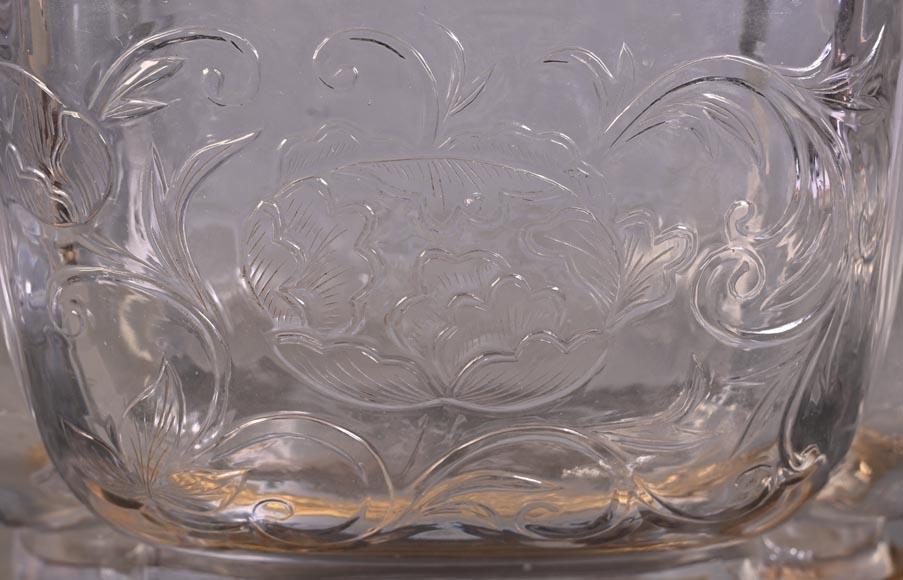 L’Escalier de Cristal (attributed to) Quadrilobed covered bowl with stand, crystal and gilt bronze L’Escalier de Cristal (attributed to) Quadrilobed covered bowl with stand, crystal and gilt bronze-6