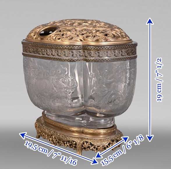 L’Escalier de Cristal (attributed to) Quadrilobed covered bowl with stand, crystal and gilt bronze L’Escalier de Cristal (attributed to) Quadrilobed covered bowl with stand, crystal and gilt bronze-12