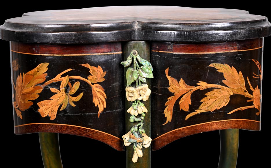 Polylobed work table with insects and butterflies Polylobed work table with insects and butterflies-7