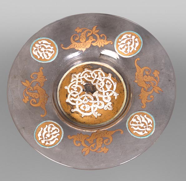GIBOIN Nicolas-Jean Alphonse — Blown glass dish with enamel and gilt decoration in the hispano-moorish taste GIBOIN Nicolas-Jean Alphonse — Blown glass dish with enamel and gilt decoration in the hispano-moorish taste-1