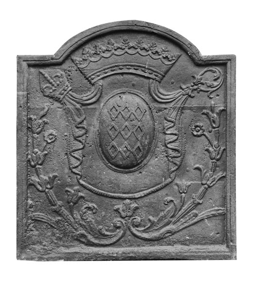 18th-Century French Cast Iron Fireback with the Arms of the House of Rohan 18th-Century French Cast Iron Fireback with the Arms of the House of Rohan-0